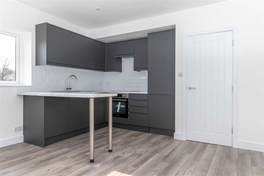 Property photo 1 of 12 London Street-10.Jpg
