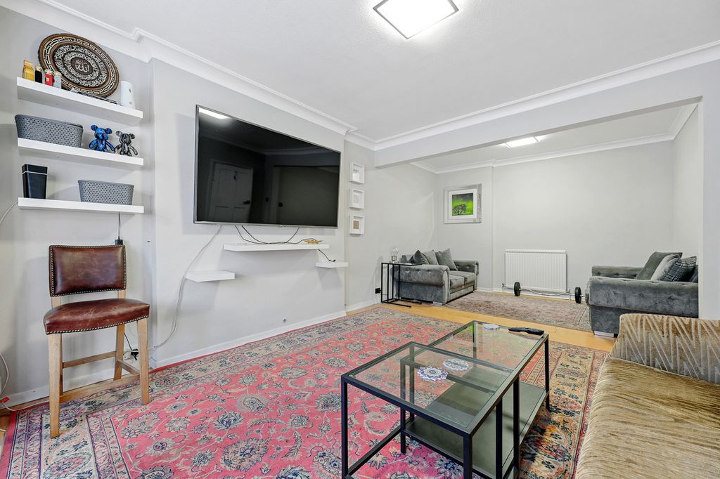 Property photo 3 of 12