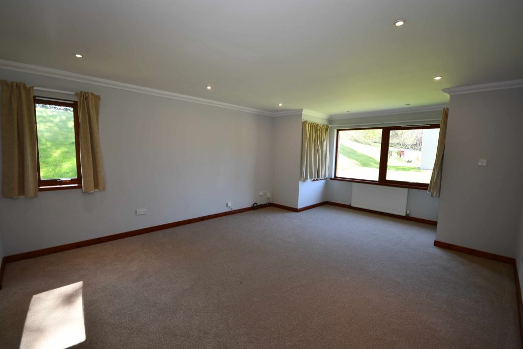 Property photo 3 of 12 Photo