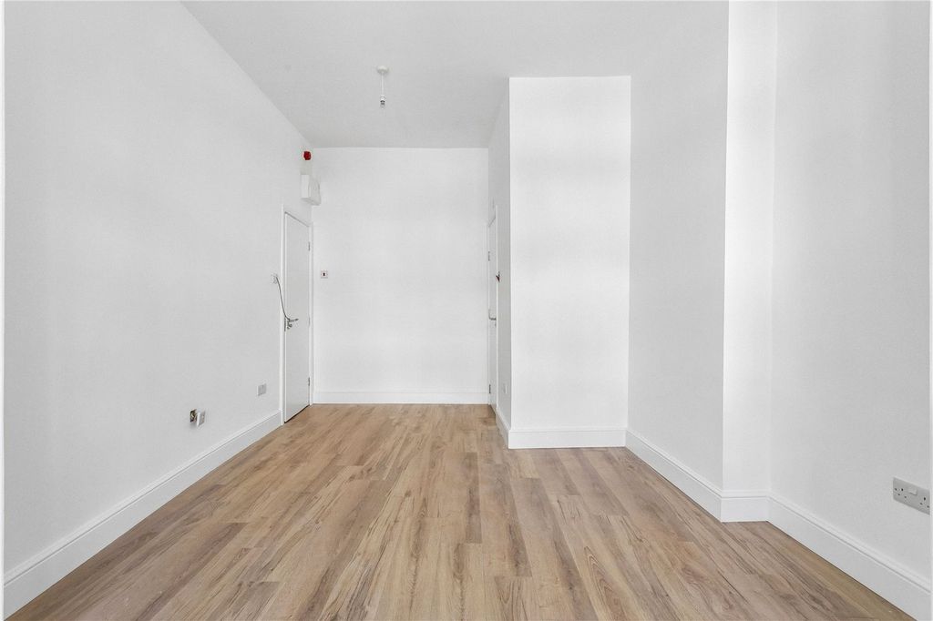 Property photo 3 of 7 Picture No. 06