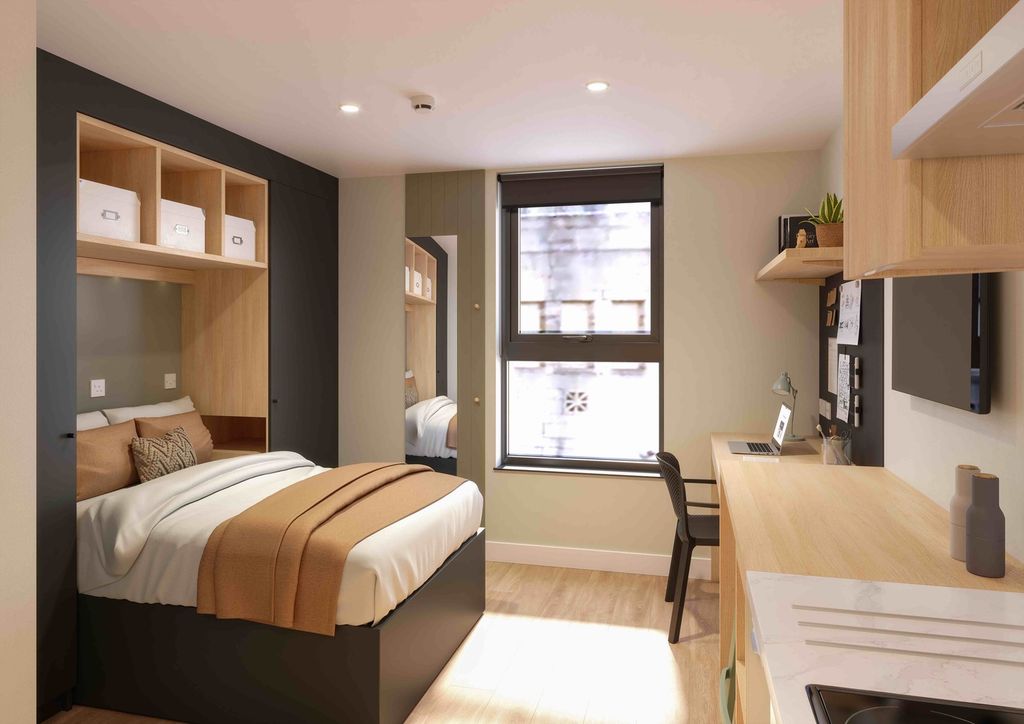 Property photo 2 of 18 A Spacious And Well-Lit Large Double Bedroom Featu...