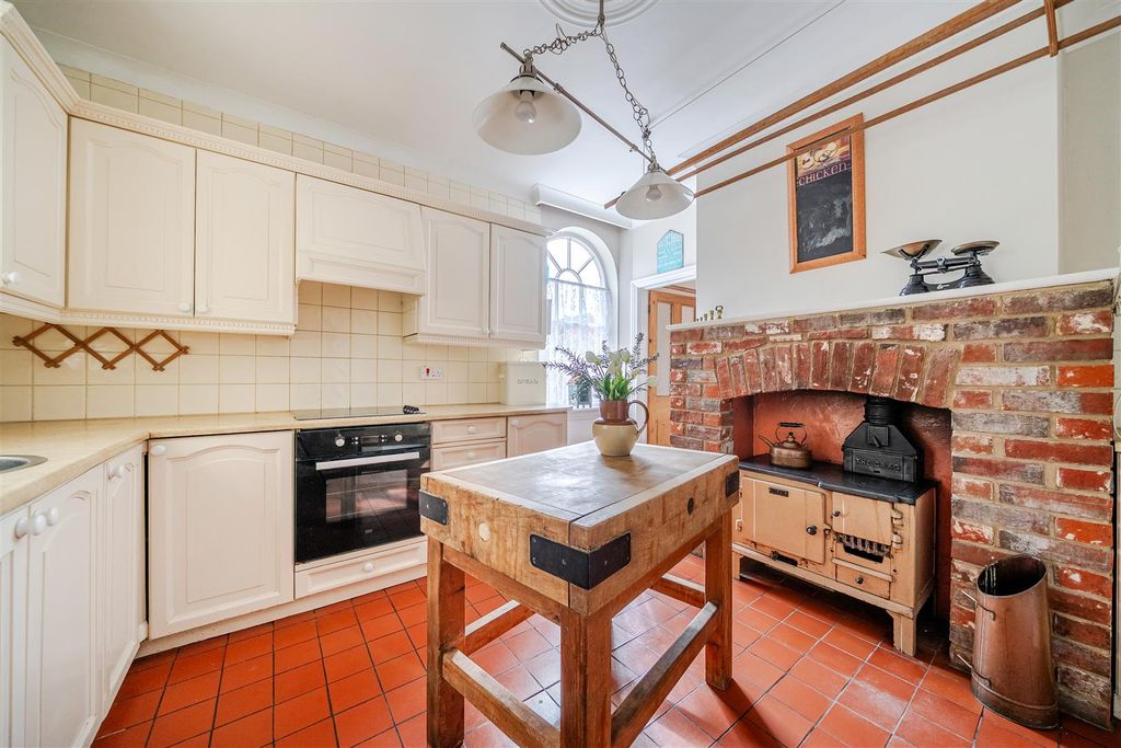 Property photo 3 of 18 Kitchen