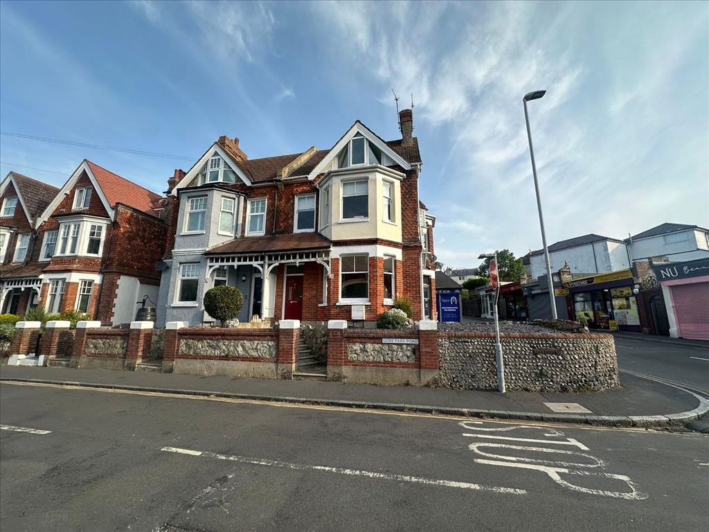 Property photo 2 of 20