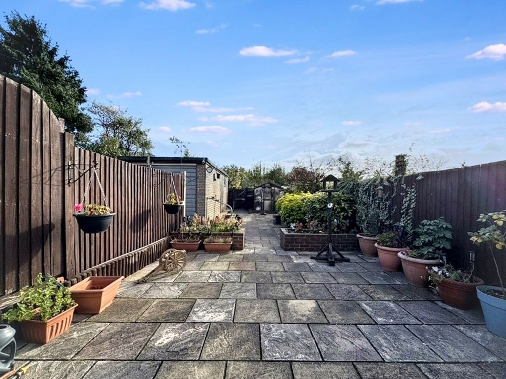 Property photo 3 of 17 Garden