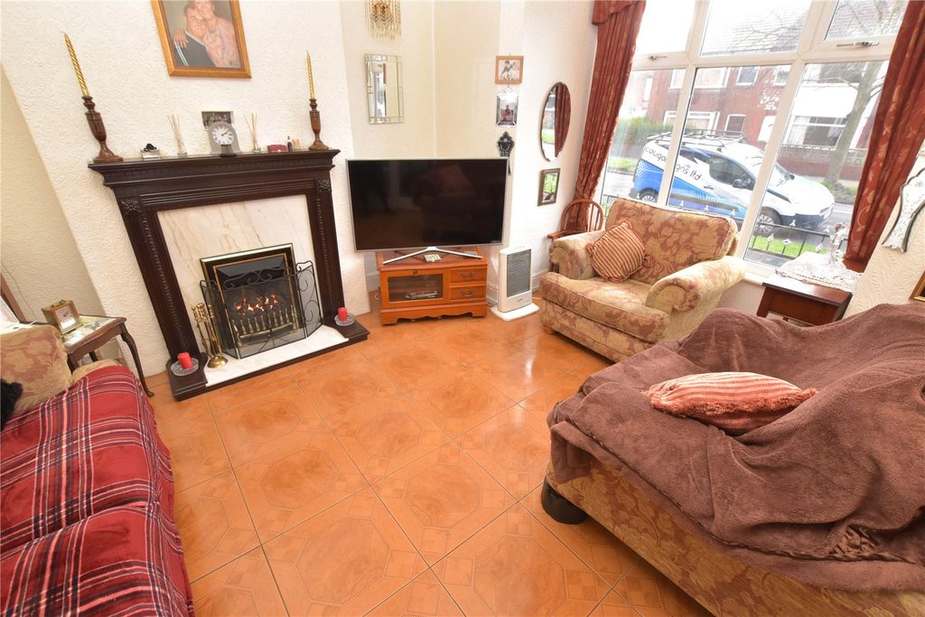 Property photo 2 of 17 Living Room