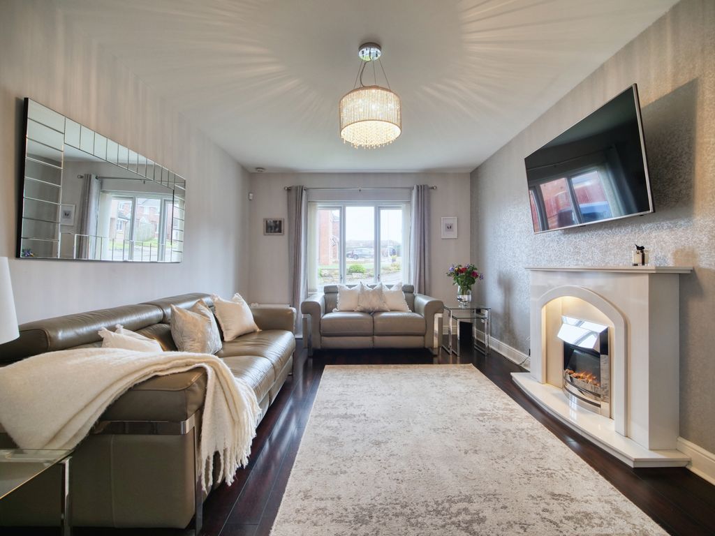 Property photo 2 of 23 Lounge