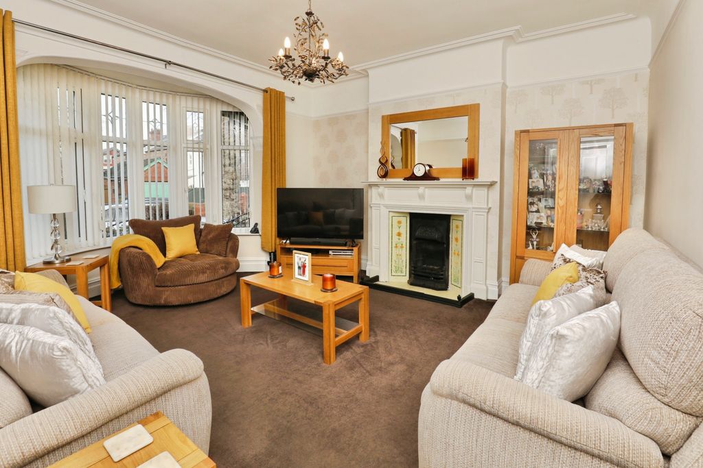 Property photo 2 of 20 Lounge