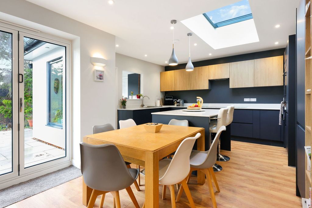 Property photo 3 of 23