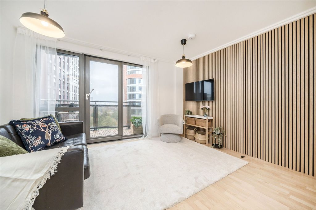 Property photo 2 of 9 Picture No. 12