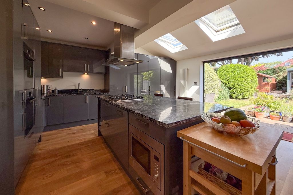 Property photo 2 of 19 5145243