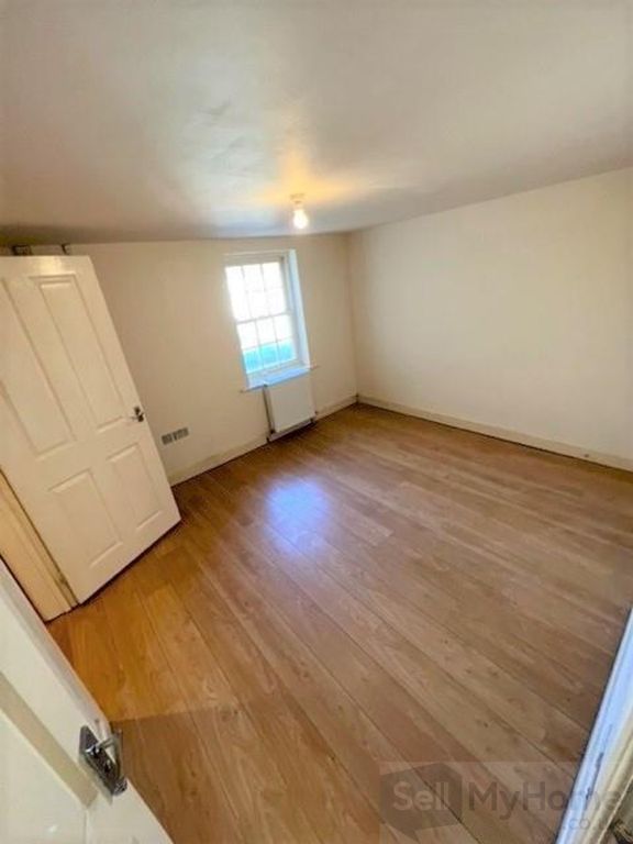 Property photo 3 of 10 Bedroom