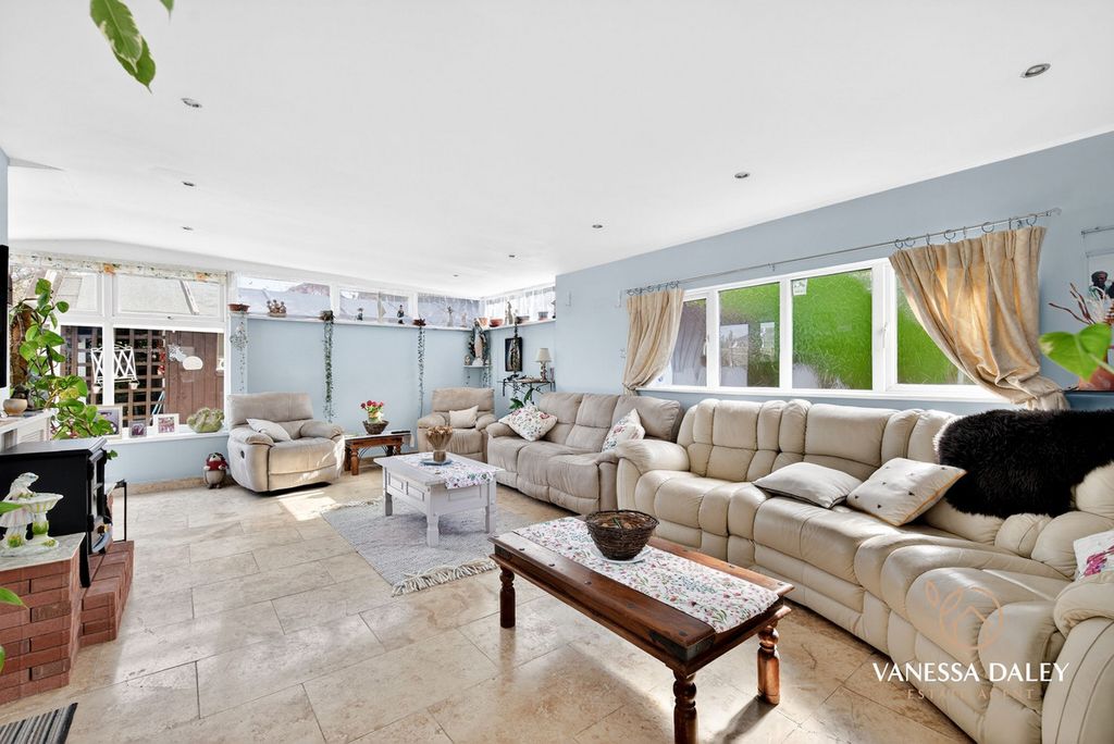 Property photo 2 of 39