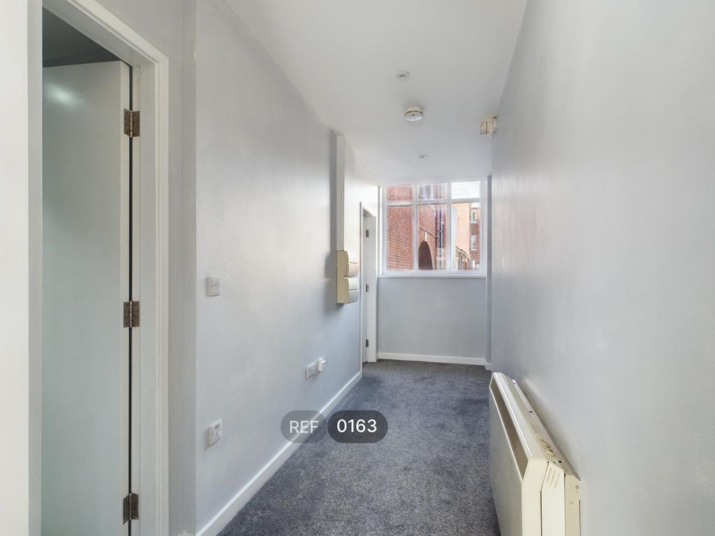 Property photo 3 of 7 Hallway