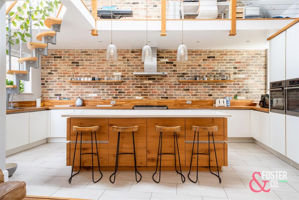 Property photo 2 of 52 15 Surrenden Crescent Finshed Edits-19.Jpg