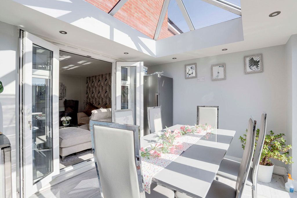 Property photo 3 of 25