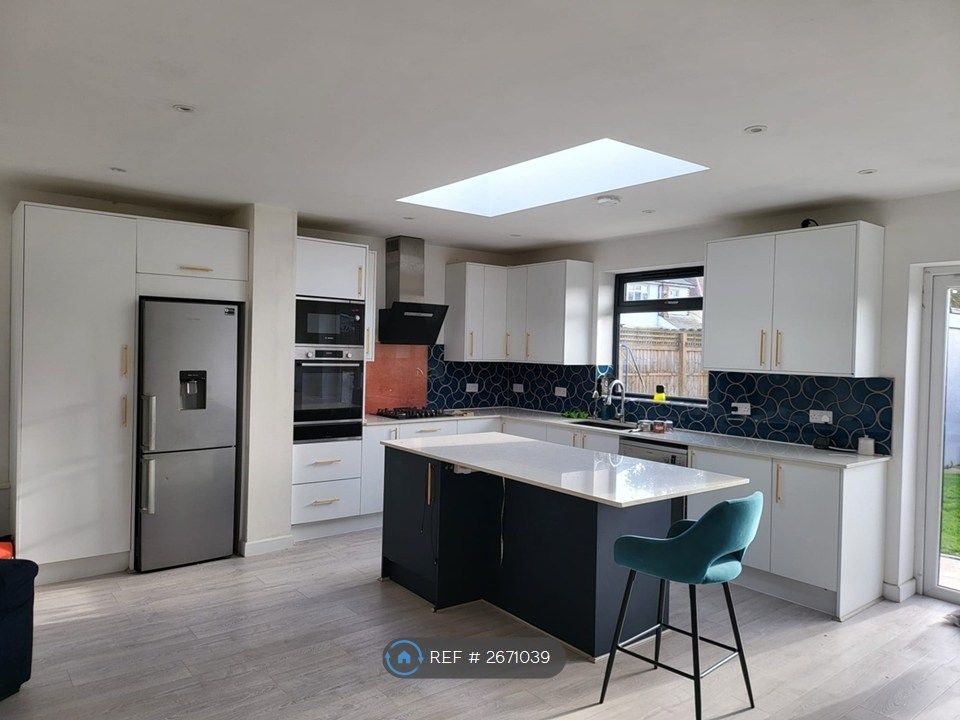 Property photo 1 of 9 New Modem Open Kitchen And Sky Light