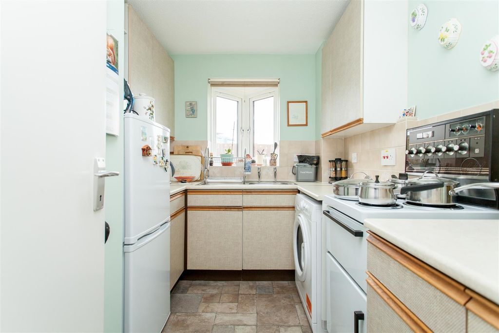 Property photo 3 of 15 Kitchen