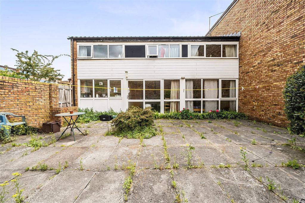 Property photo 2 of 12 External