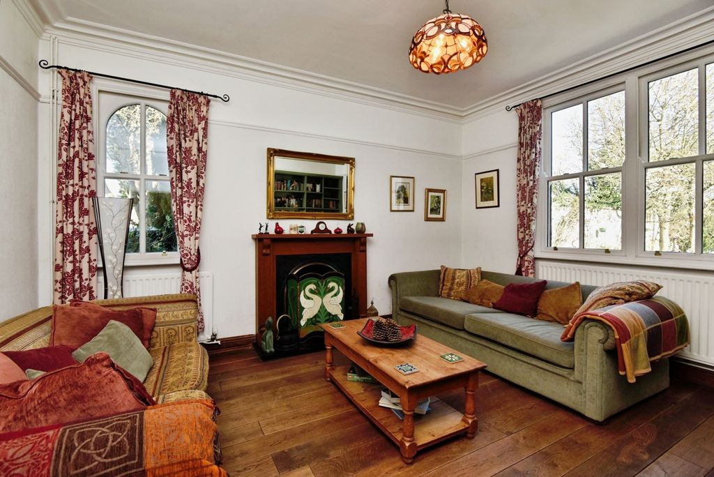 Property photo 2 of 17 Photo