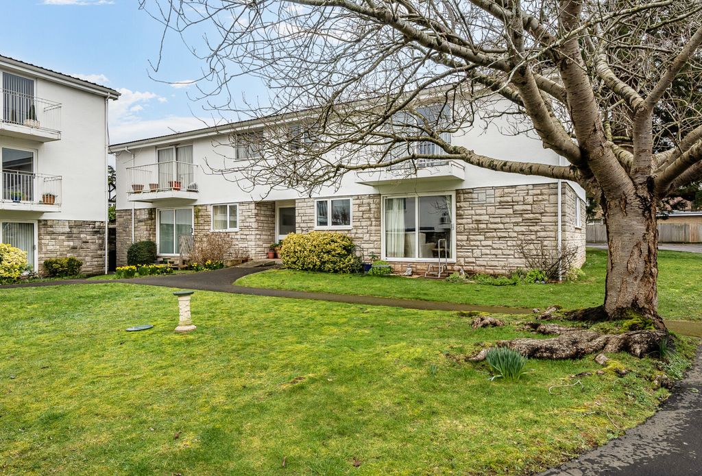 Property photo 1 of 12 1414775-3-698B2Bf...