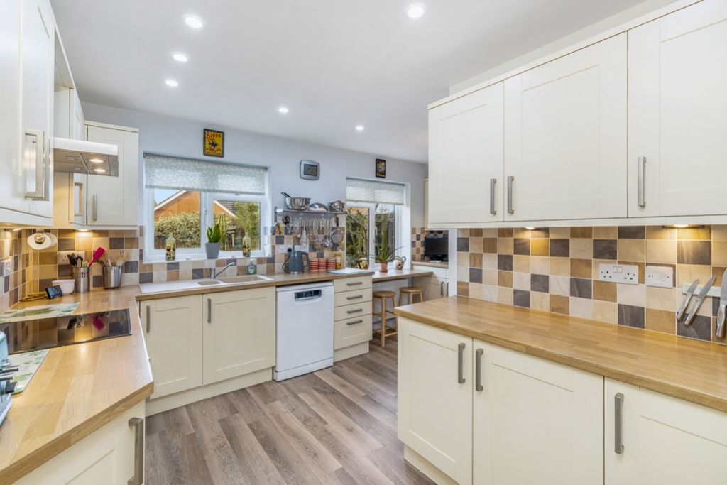 Property photo 3 of 27 20 Greenwich Avenue (Holbeach)-16