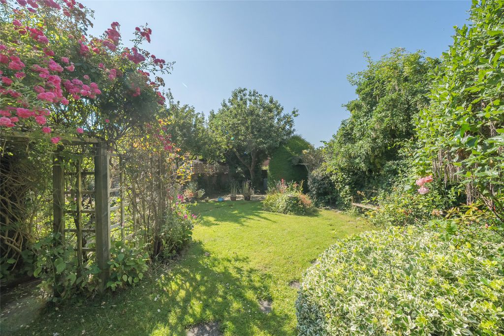 Property photo 2 of 22 Picture No. 33