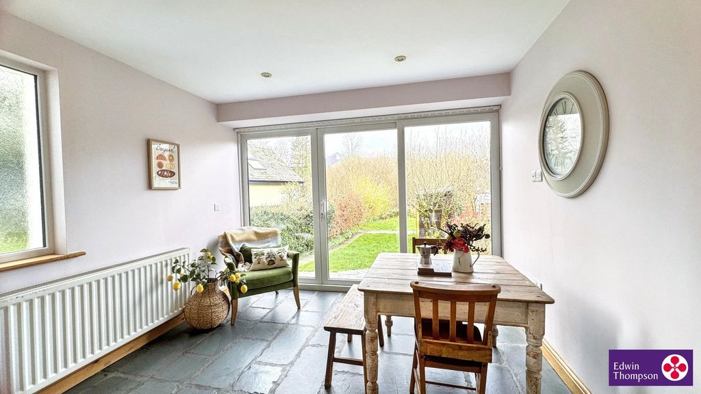 Property photo 2 of 28