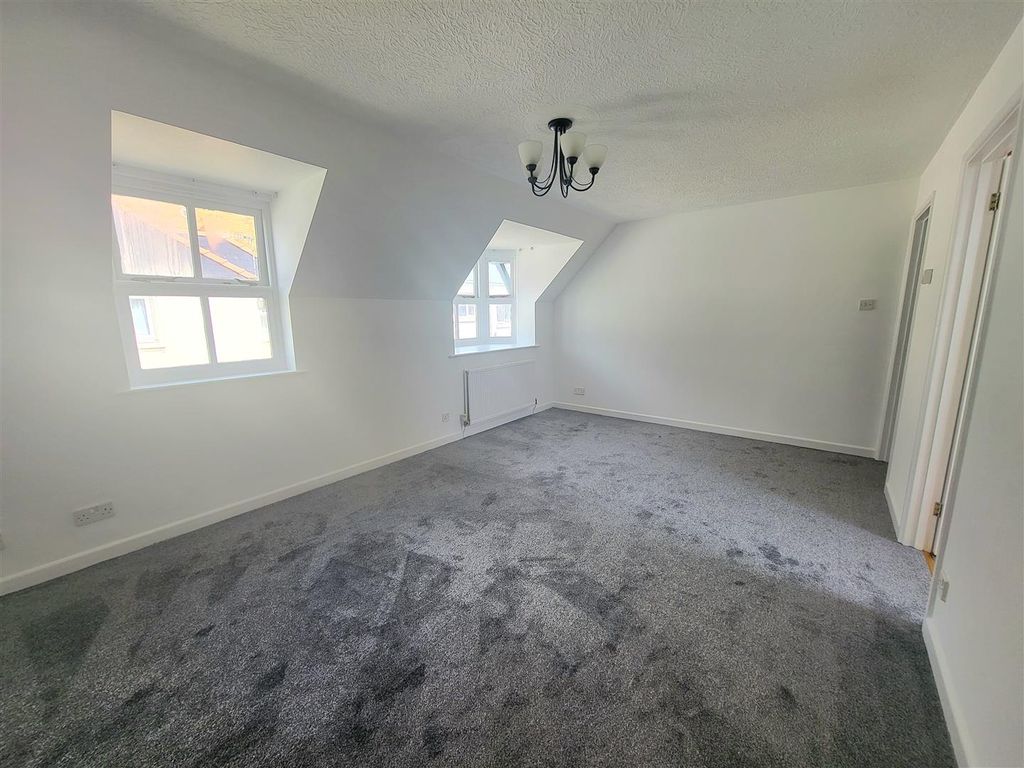 Property photo 3 of 16 Lounge / Diner