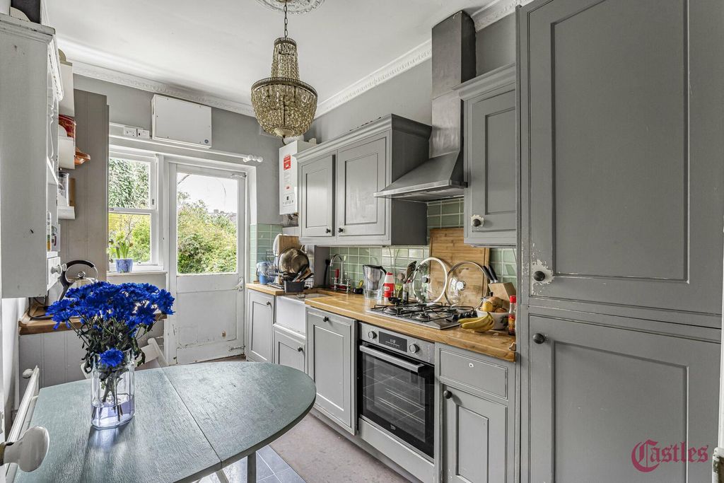 Property photo 3 of 21 Kitchen