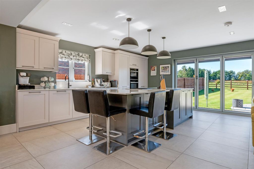 Property photo 2 of 42