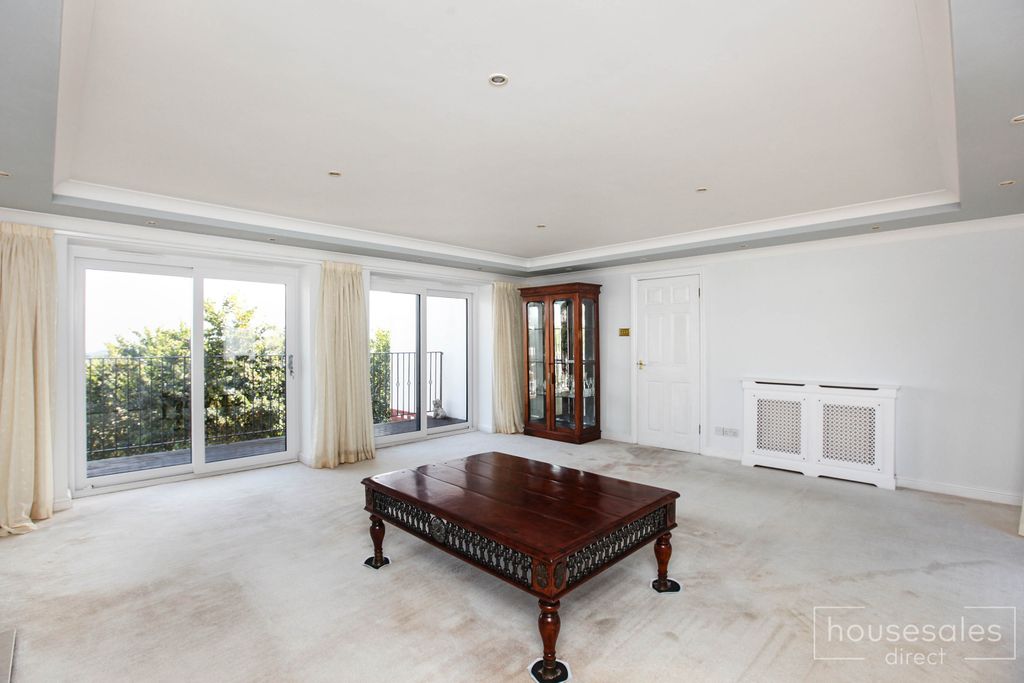 Property photo 3 of 19