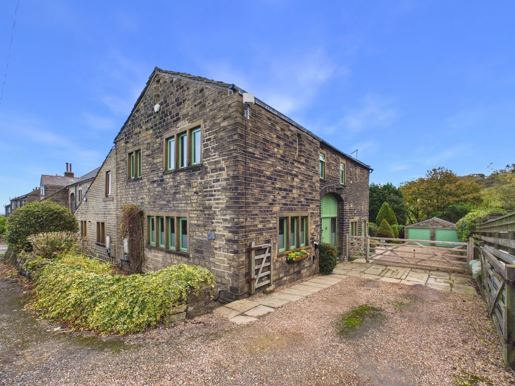 Property photo 1 of 30 Cam02637G0-Pr0084-Still048