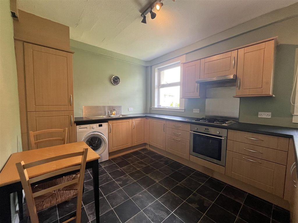 2 bed flat to rentMurray Crescent, Perth PH2 photo 5