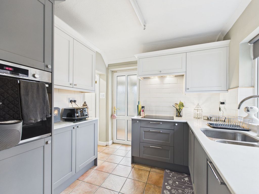 Property photo 2 of 31