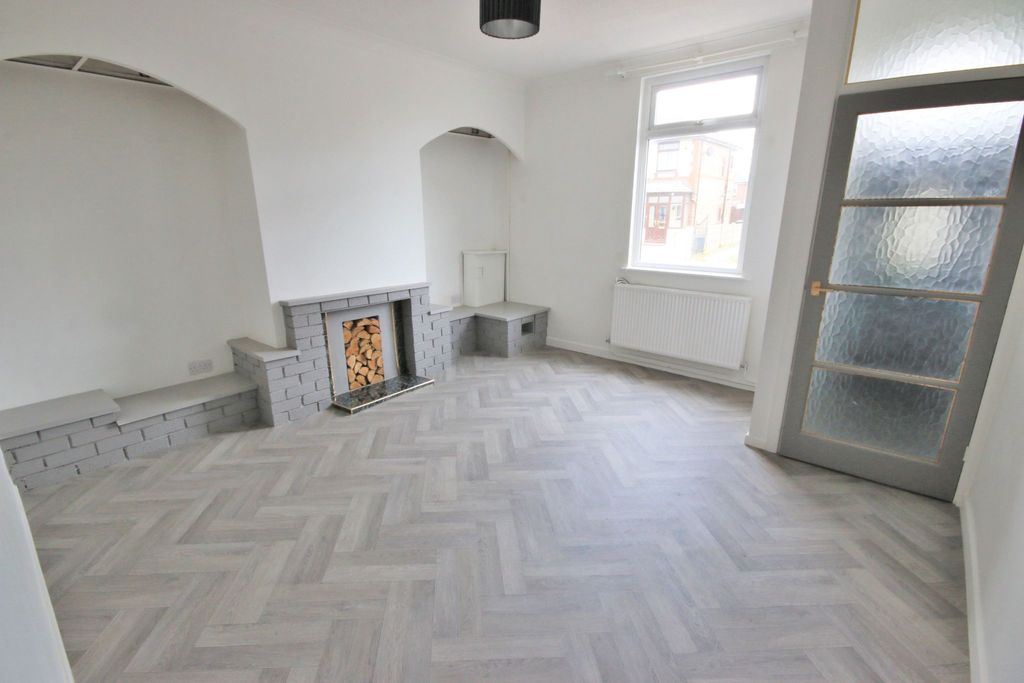 Property photo 2 of 9 Photograph 2