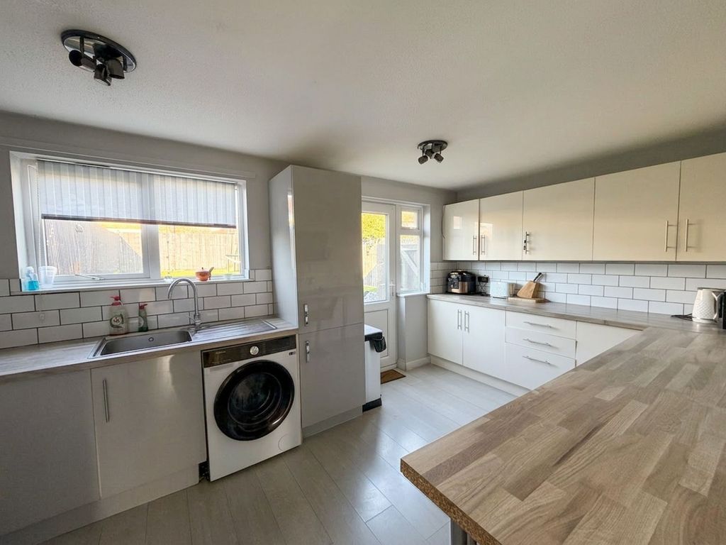 Property photo 3 of 7 Kitchen/Breakfast Room
