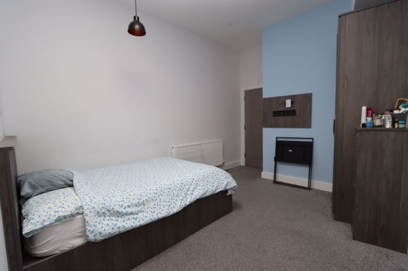 Property photo 1 of 5 Room