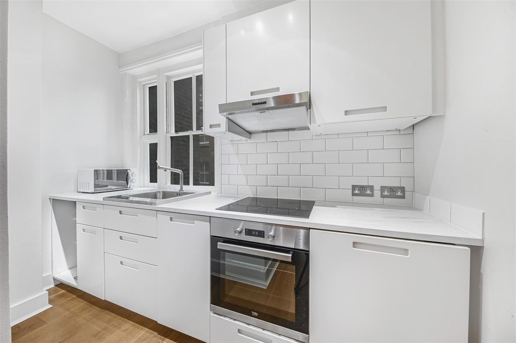 Property photo 2 of 8 Kitchen