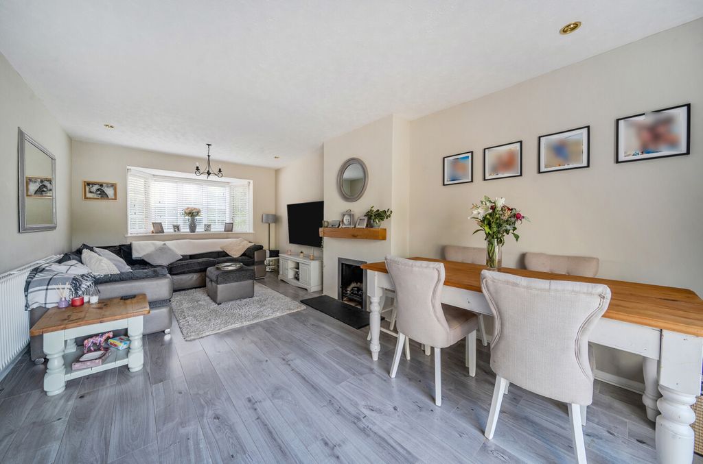 Property photo 2 of 18 1448454-18-69E9B4...