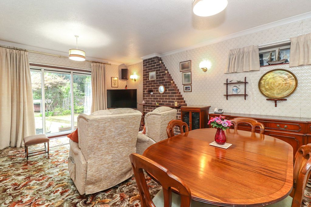 Property photo 2 of 25