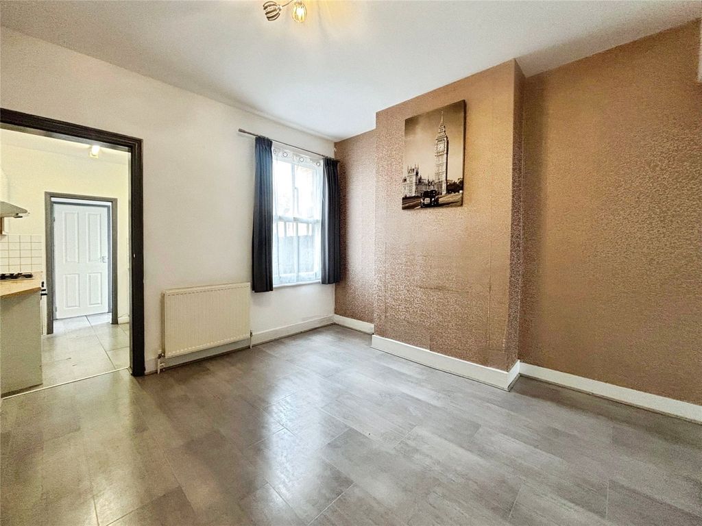 Property photo 2 of 10 Picture No. 12