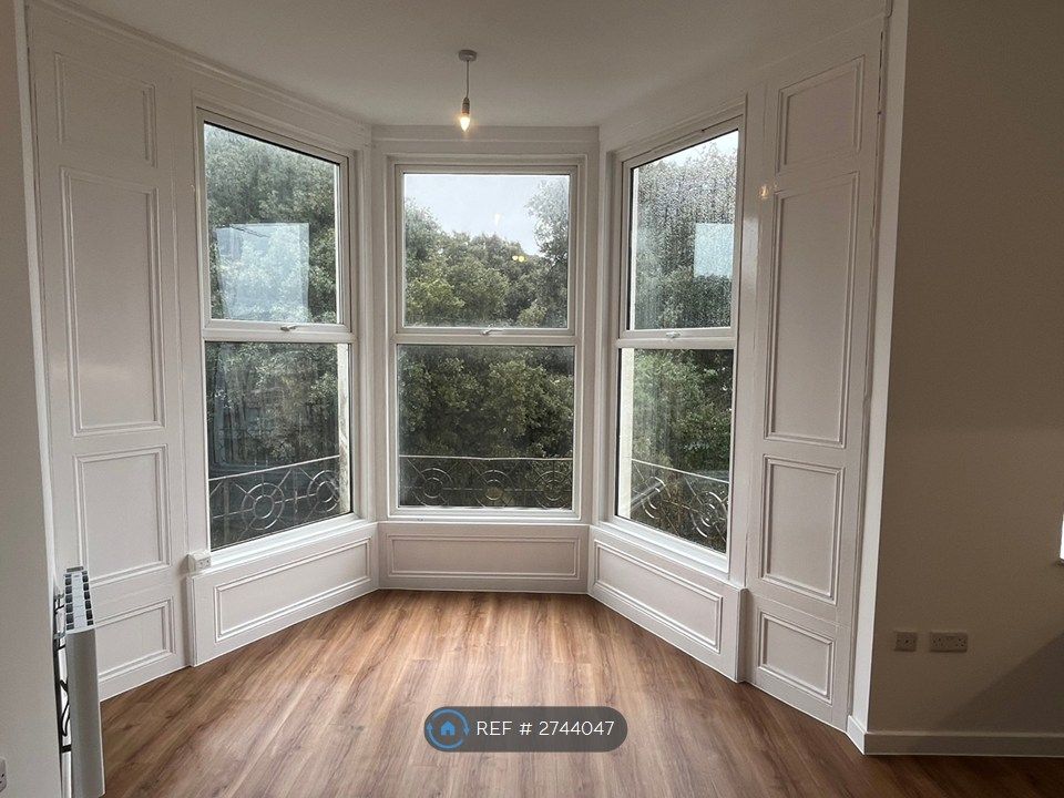 Property photo 3 of 6 Bay