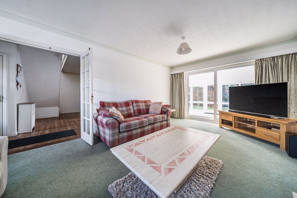 Property photo 3 of 22 Lounge