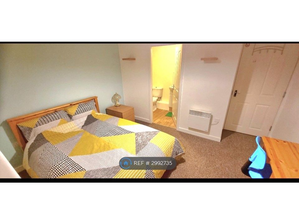 Property photo 1 of 7 En-Suite Bedroom