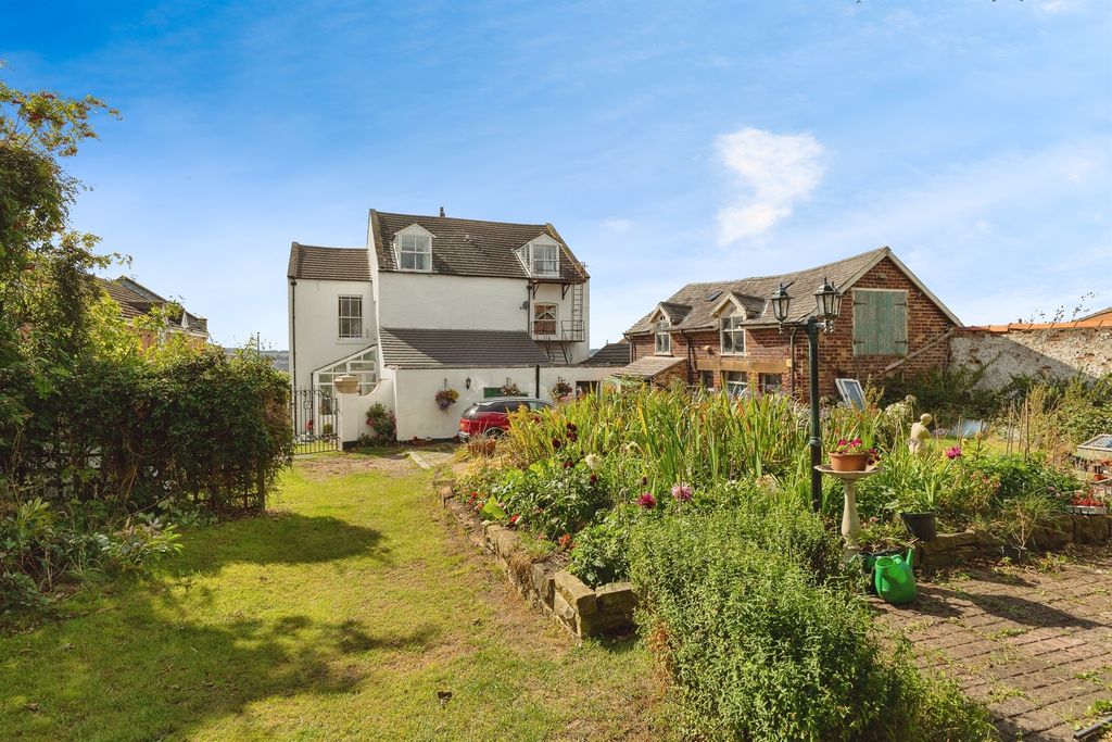 Property photo 1 of 25