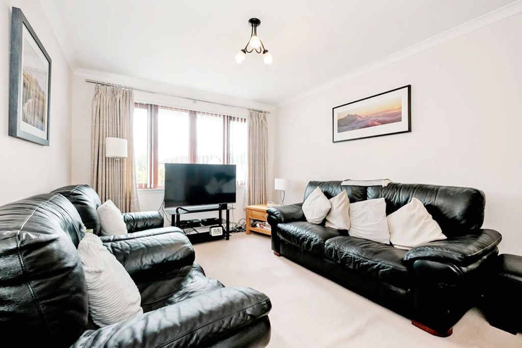 Property photo 2 of 9