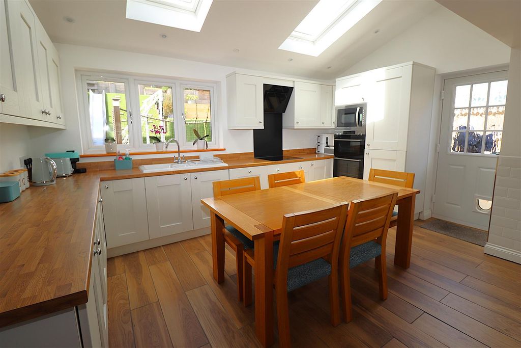 Property photo 3 of 18 Kitchen 2.Jpg