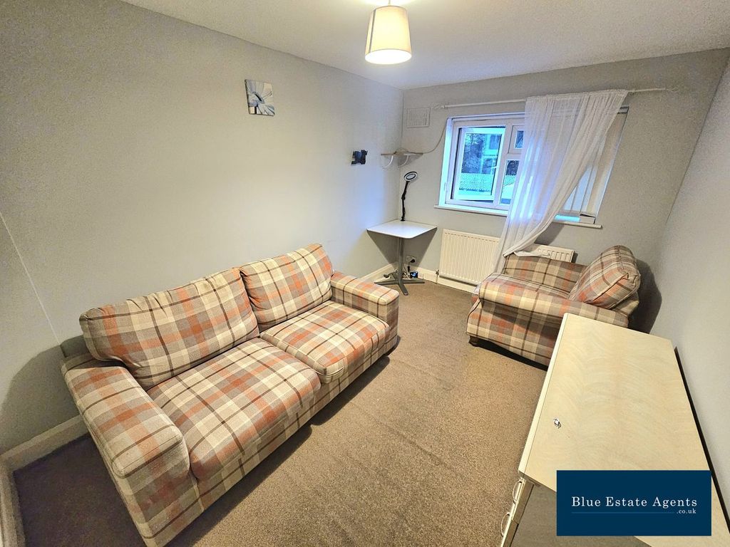 Property photo 1 of 7 Lounge