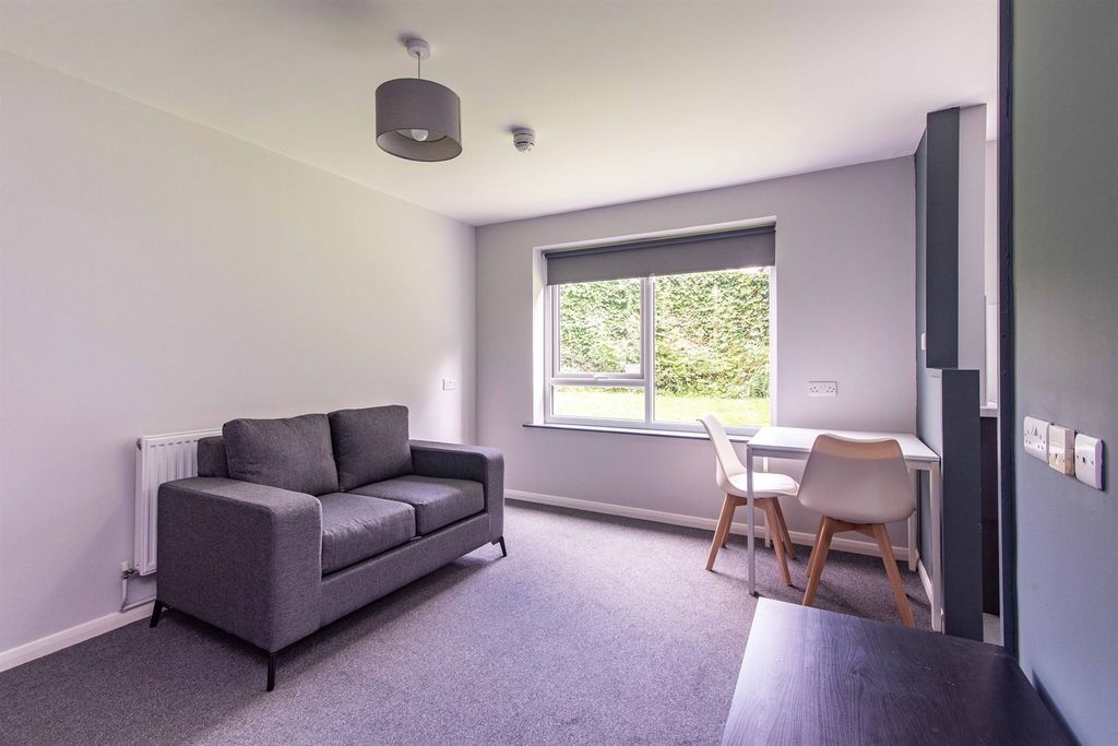Property photo 1 of 10 (Main)