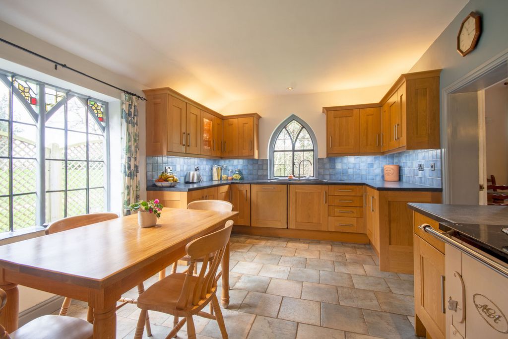 Property photo 3 of 25